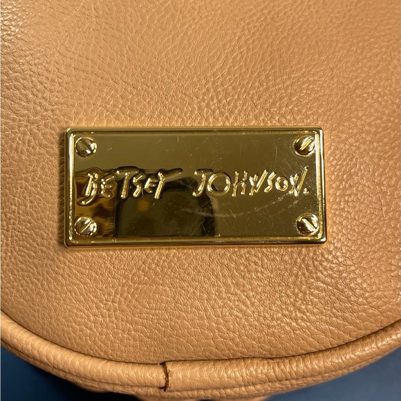 Pretty Betsey Johnson " Sweet As Pie " Purse Kitsch Crossbody Bag Cherry Pie - Picture 5 of 7